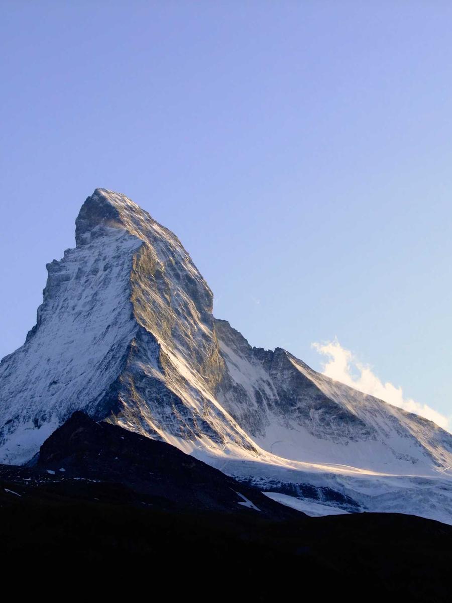 Matterhorn vor blauem Himmel